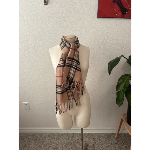 Burberry London Unisex Scarf - Picture 4 of 4